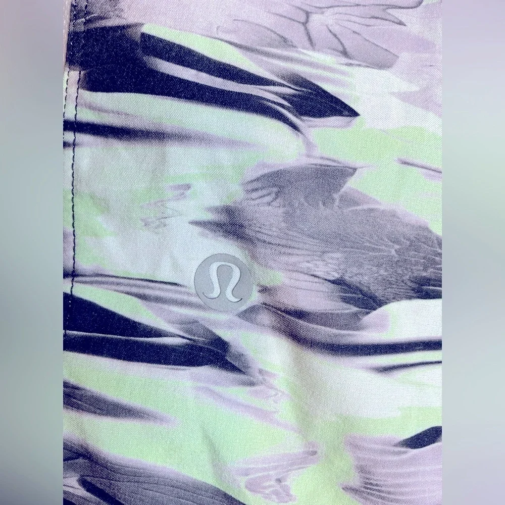 Lululemon Athletica men’s Green and Black Athletic Shorts camouflage size S